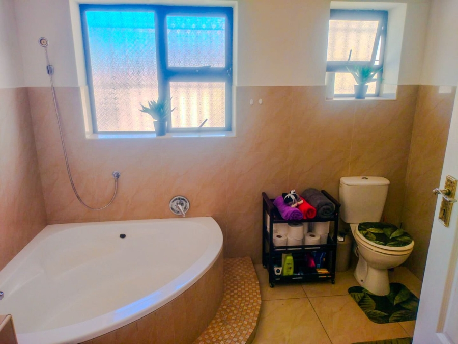 4 Bedroom Property for Sale in Crawford Western Cape